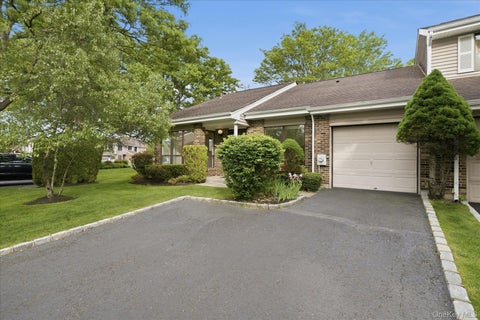 Condo For Sale - 79 S Pond Lane<br/> Smithtown, NY 11787