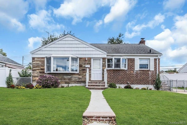 74 BETTE RD, EAST MEADOW, NY 11554 - Image ae7d1237f5b8802555e1abd1969d701a/2378116535