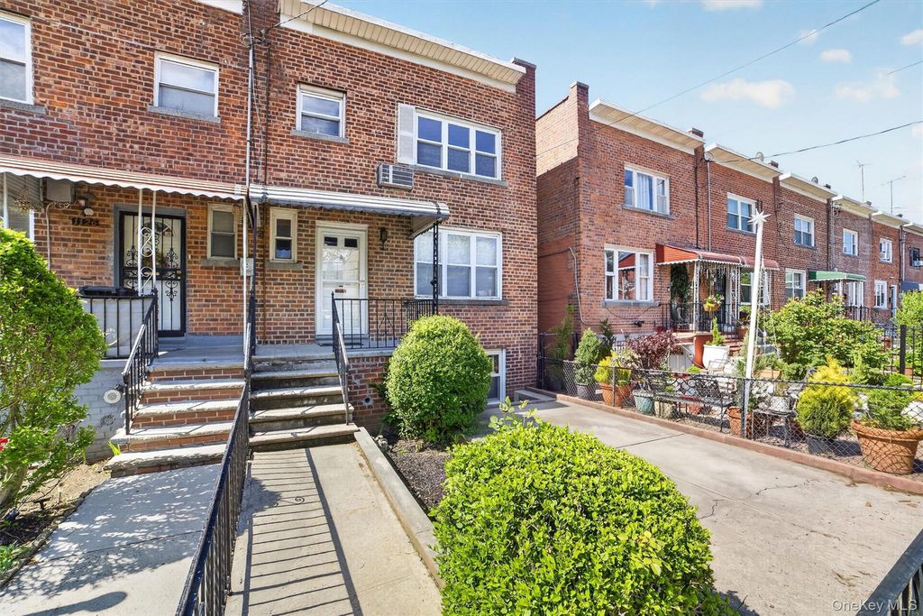 Photo of 1124 E 213th Street, Bronx, NY 10469 (MLS # 997551)