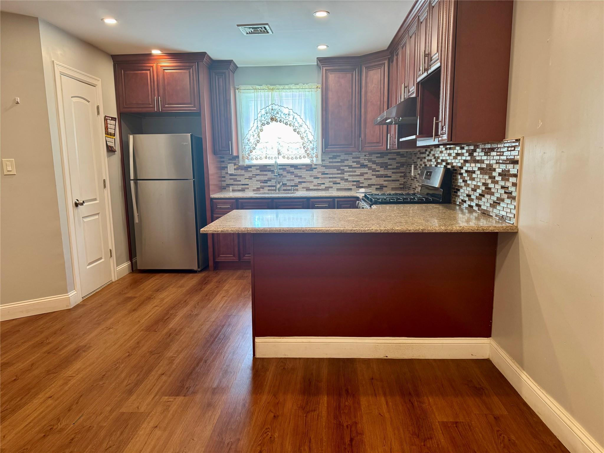 95 Avenue, Ozone Park, Queens, NY - 2 Bedrooms  
1 Bathrooms  
4 Rooms - 