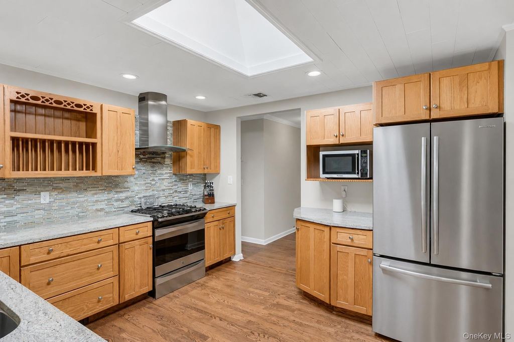 Photo of 201 Miller Place Road, Miller Place, NY 11764 (MLS # 1014719)