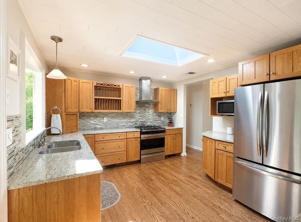 Photo of 201 Miller Place Road, Miller Place, NY 11764 (MLS # 1014719)