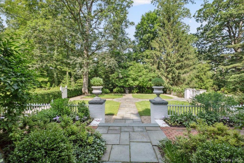 Photo of 18 Richbell Road, Scarsdale, NY 10583 (MLS # 879192)