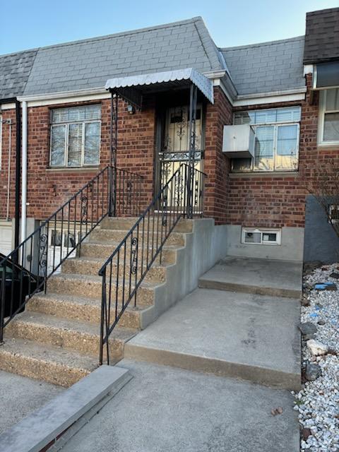 61-05 65 Street St, Middle Village, New York image 1