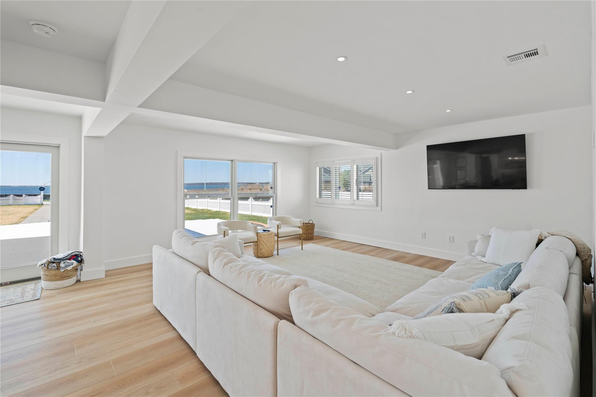 40 Laura Lee Drive, Center Moriches, New York image 9