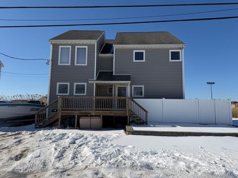 Photo of 891 S Bay Street, Lindenhurst, NY 11757 (MLS # 958680)