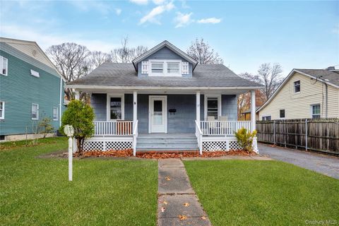 Photo of 35 Andrew Avenue, Islip Terrace, NY 11752 (MLS # 943817)