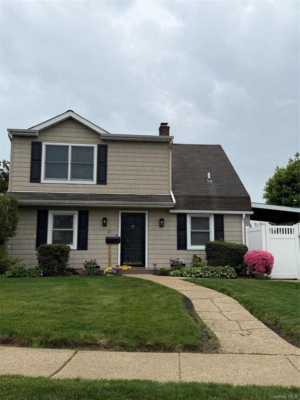 Photo of 17 Ring Lane, Levittown, NY 11756 (MLS # 996342)