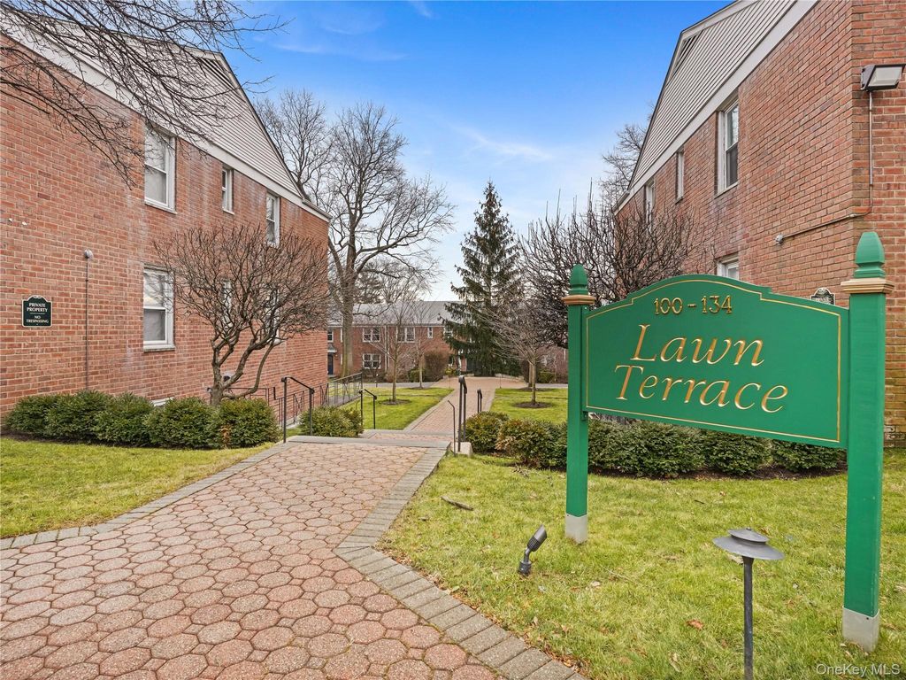 Photo of 118 Lawn Terrace Terrace #1e, Mamaroneck, NY 10543 (MLS # 952699)