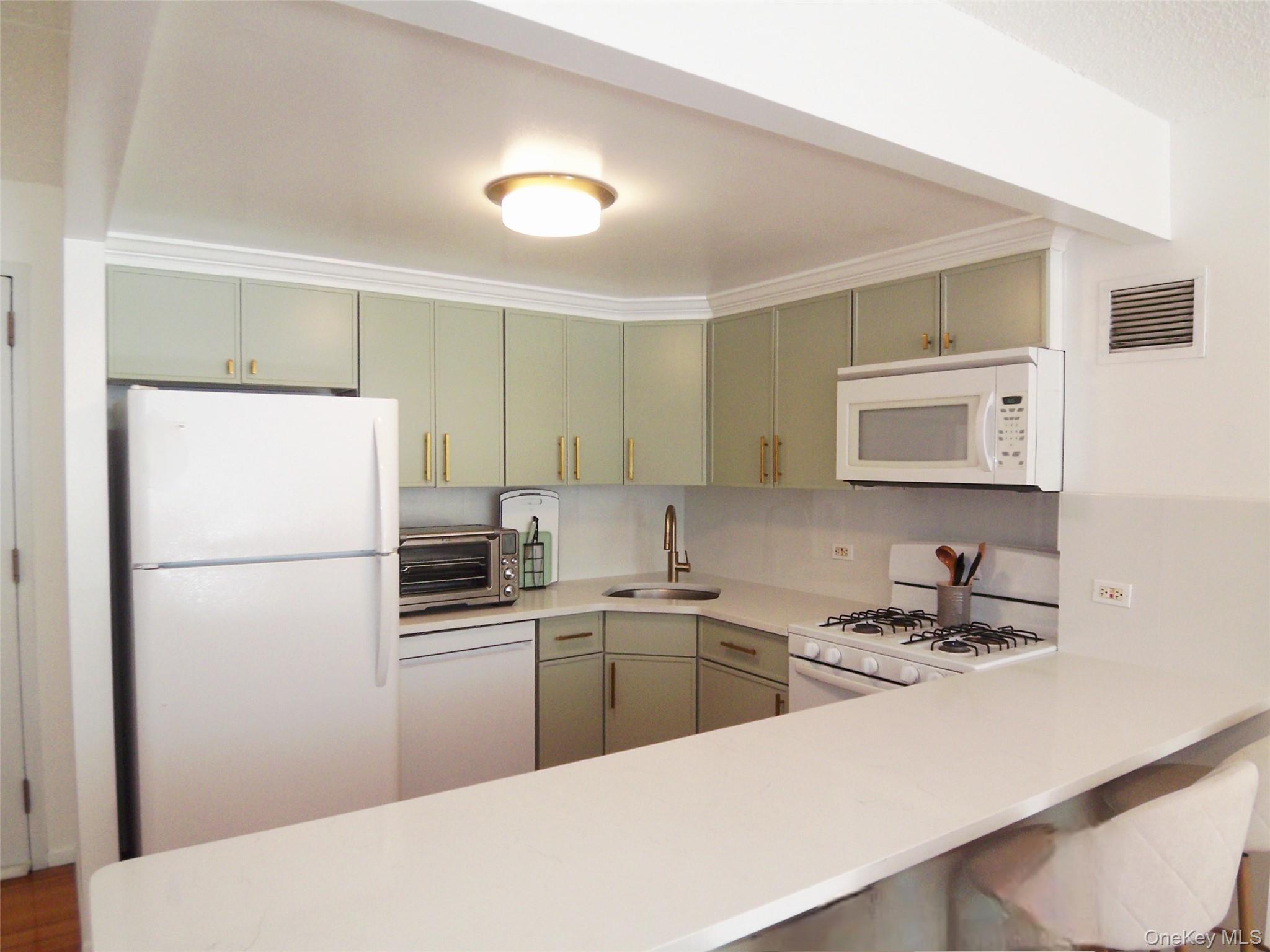 777 N Macquesten Parkway 604