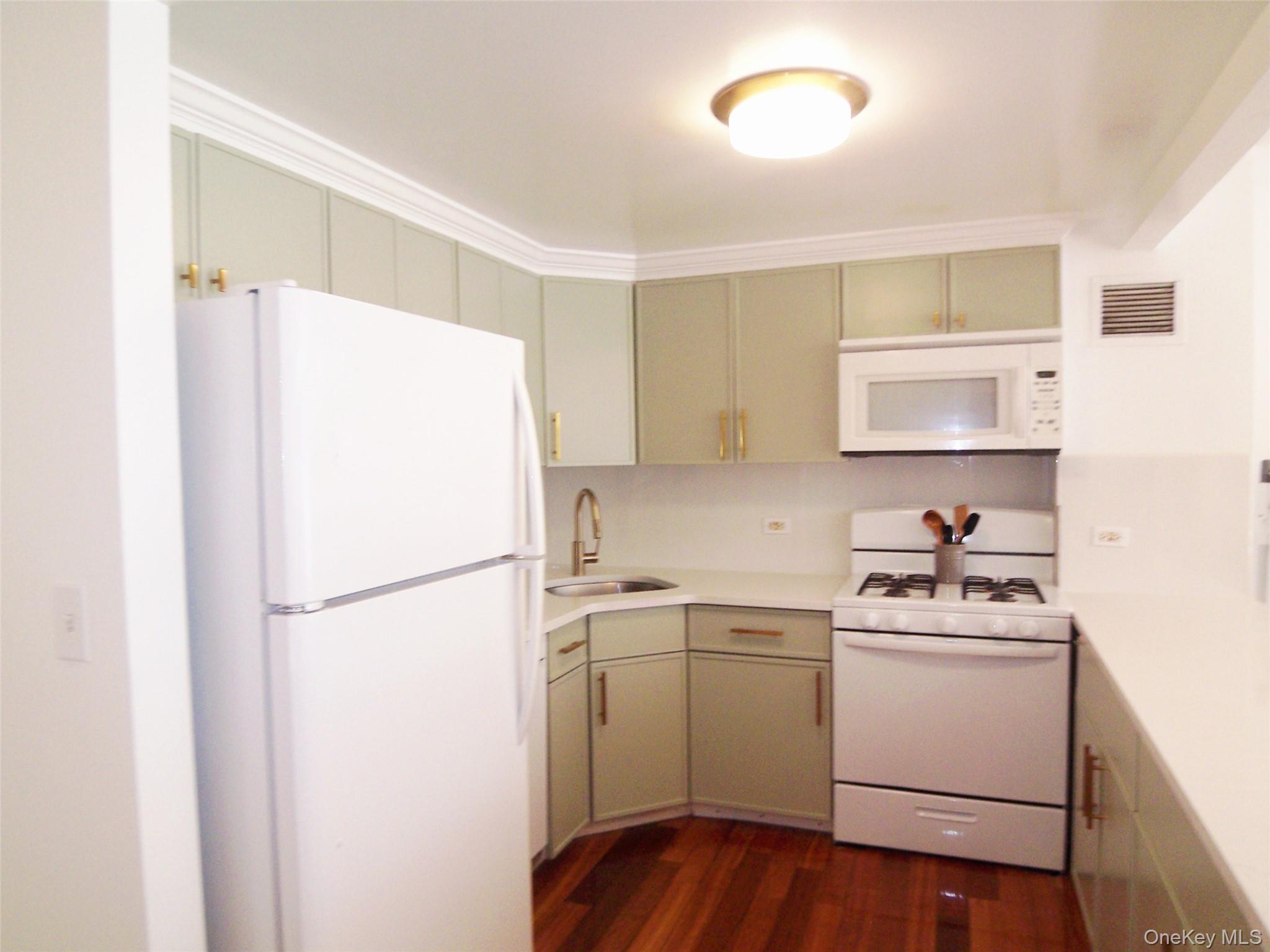 777 N Macquesten Parkway 604