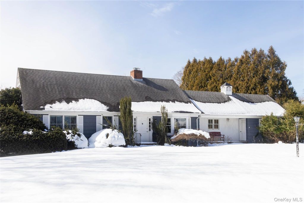 Photo of 1400 Calves Neck Road, Southold, NY 11971 (MLS # 966843)