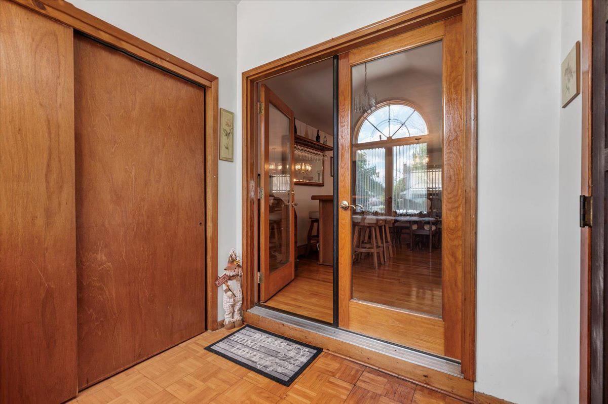 61 Cheshire Road, Bethpage, New York image 3