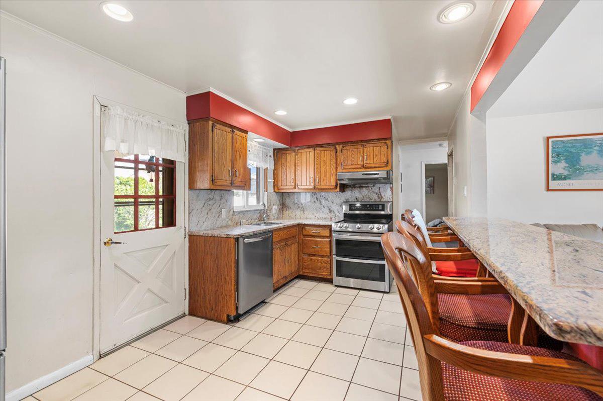 61 Cheshire Road, Bethpage, New York image 9