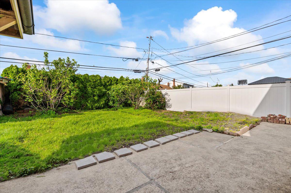 61 Cheshire Road, Bethpage, New York image 26