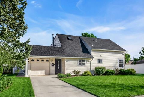 25 Turn Lane Levittown NY 11756