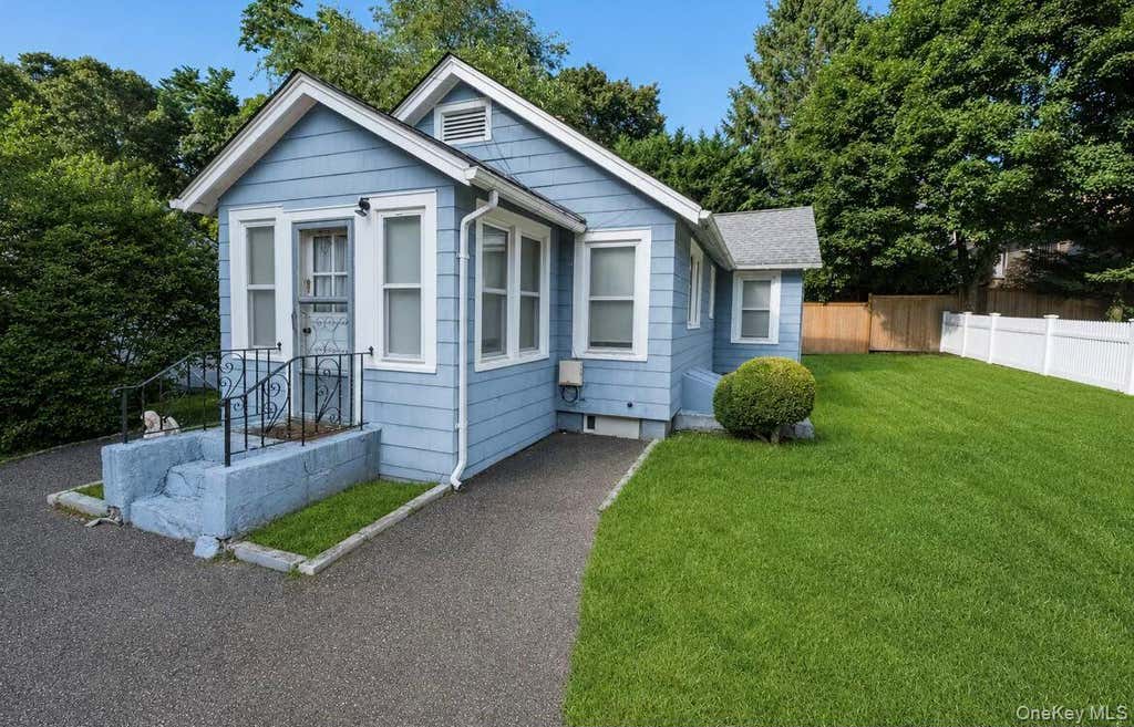 Photo of 208 Vineyard Road, Huntington, NY 11743 (MLS # 1036555)