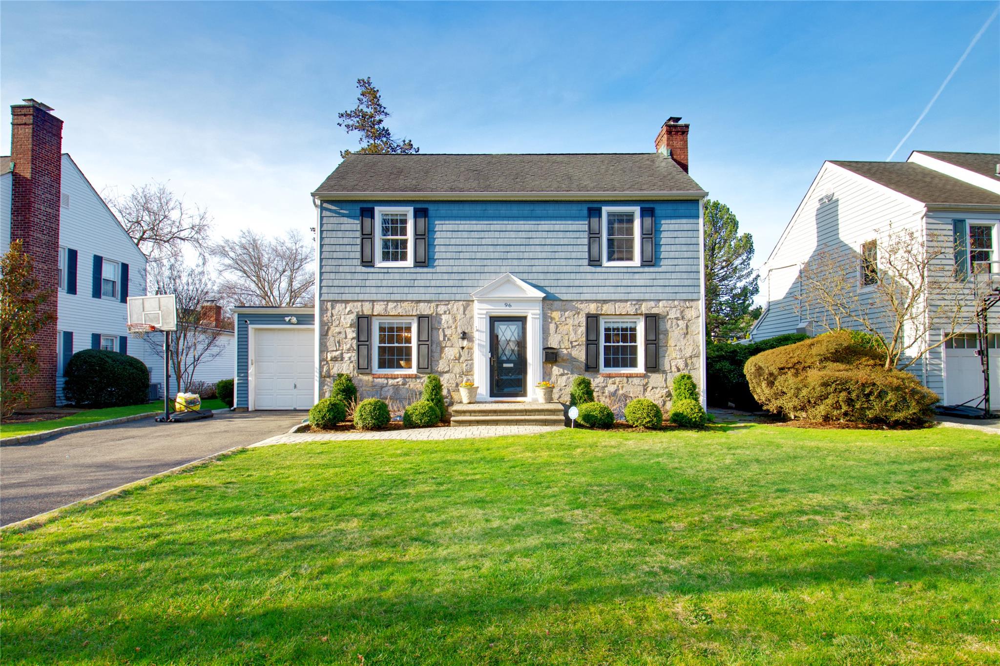 96 Claydon Road, Garden City, New York image 1