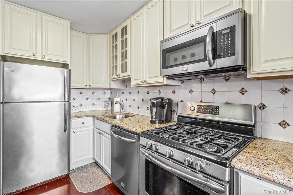 Photo of 220-55 46th Avenue #16K, Bayside, NY 11361 (MLS # 928358)