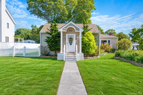 Photo of 157 Abner Drive, Holtsville, NY 11742 (MLS # 1059872)