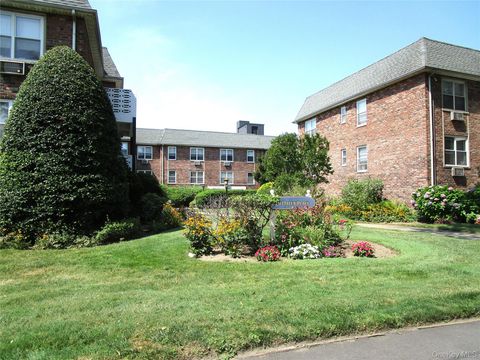 Homes For Sale - 20 Daley Place #225<br/> Nassau County, Lynbrook, NY 11563