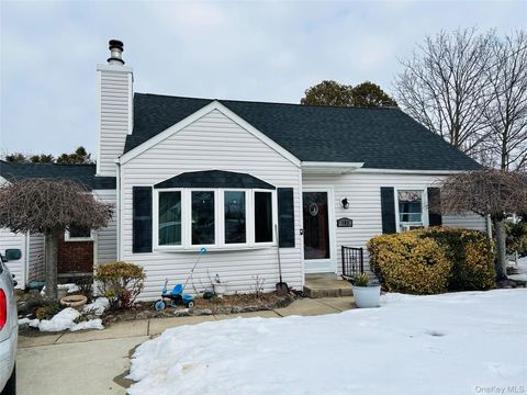 109 Vesper Court Babylon NY 11702