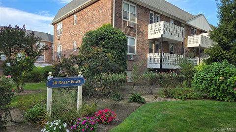 Condo For Sale - 30 Daley Place #146<br/> Lynbrook, NY 11563