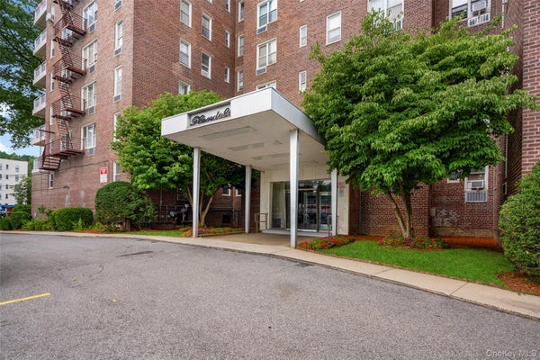 125 BRONX RIVER RD APT 7A, YONKERS, NY 10704 - Image aed1e287c901e1eee767f5c8ea514a91/4033035192
