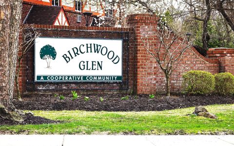 18 Glen Hollow Drive F9 Holtsville NY 11742