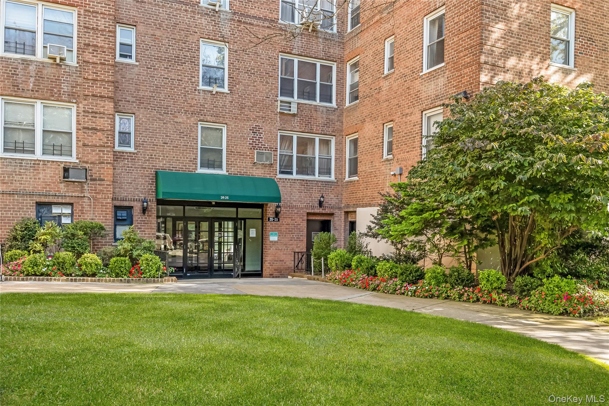 26-25 Union Street 3E