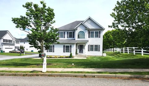 Photo of 5 Mulberry Place, Hopewell Junction, NY 12533 (MLS # 1009125)