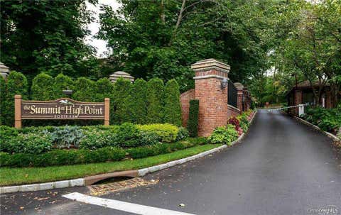 Condo For Sale - 11 Pony Circle<br/> Roslyn Heights, NY 11577
