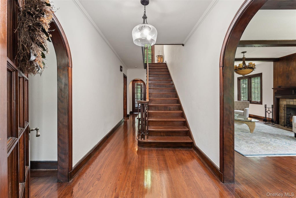 Photo of 40 Parkview Drive, Bronxville, NY 10708 (MLS # 1022646)