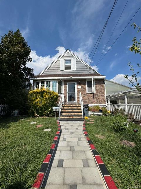 Photo of 35 HARVARD Street, Valley Stream, NY 11580 (MLS # 920728)