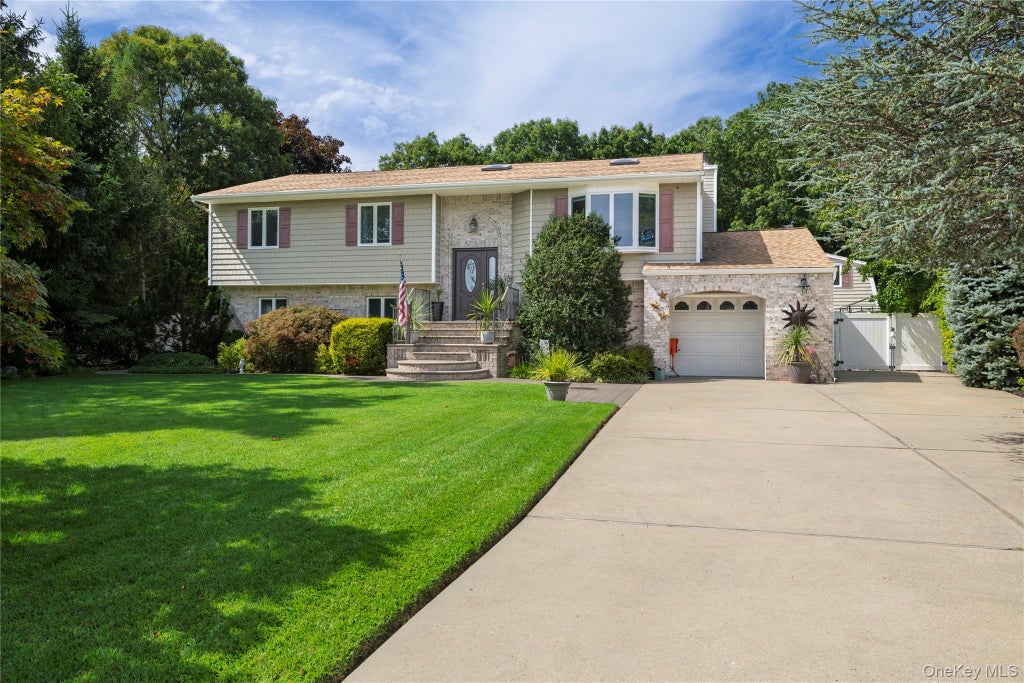Photo of 24 Sal Court, Bohemia, NY 11716 (MLS # 1049006)