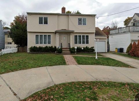 41 Avon Road Hewlett NY 11557