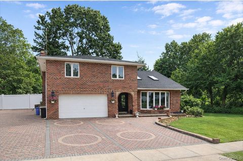 Homes For Sale - 48 Robin Lane<br/> Plainview, NY 11803