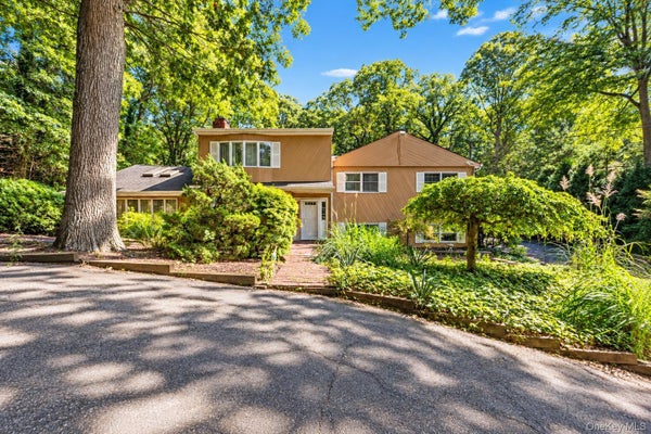 80 ALPINE WAY, HUNTINGTON STATION, NY 11746 - Image aef8dbb42811dfdbe5729146fee2e08f/2721731180