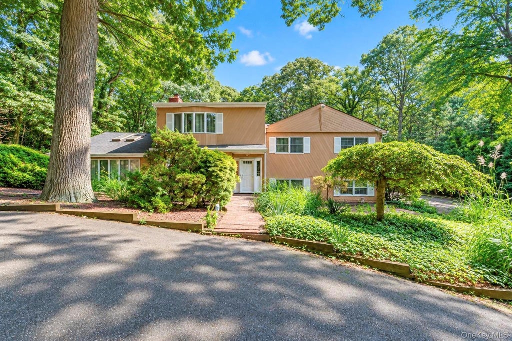 Photo of 80 Alpine Way, South Huntington, NY 11746 (MLS # 1054142)