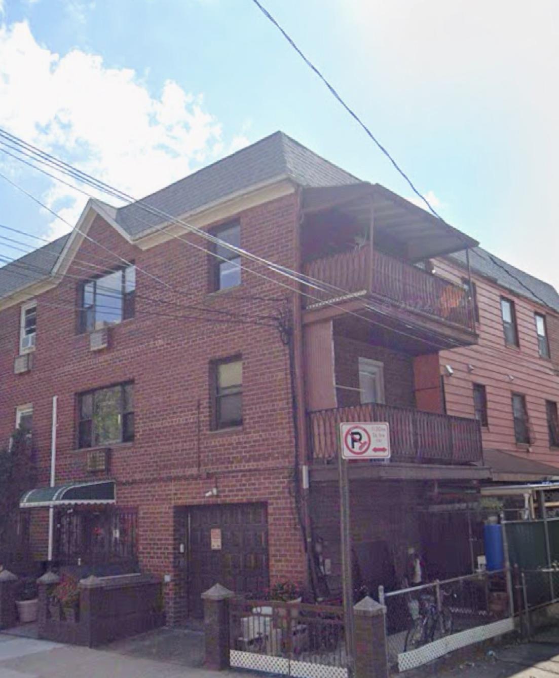 Rental Property at 54 Avenue 3Fl, Flushing, Queens, NY - Bedrooms: 3 
Bathrooms: 2 
Rooms: 6  - $3,300 MO.