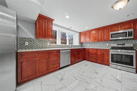 Apartment For Rent - 635 E Lincoln Avenue<br/> Mount Vernon, NY 10552
