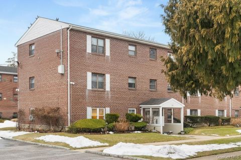 Photo of 123 Park Avenue #A4, Amityville, NY 11701 (MLS # 966488)