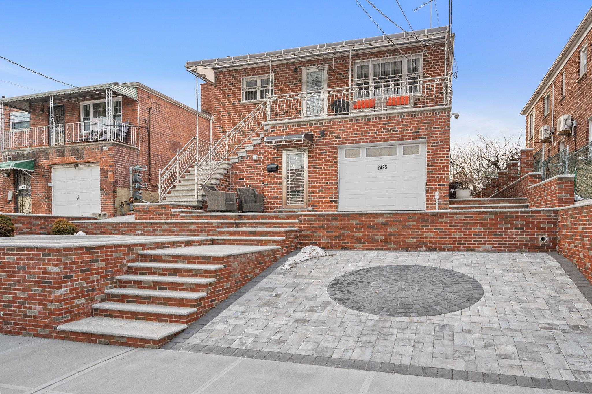 Property for Sale at Fish Avenue, Bronx, New York - Bedrooms: 6 
Bathrooms: 4  - $1,199,000