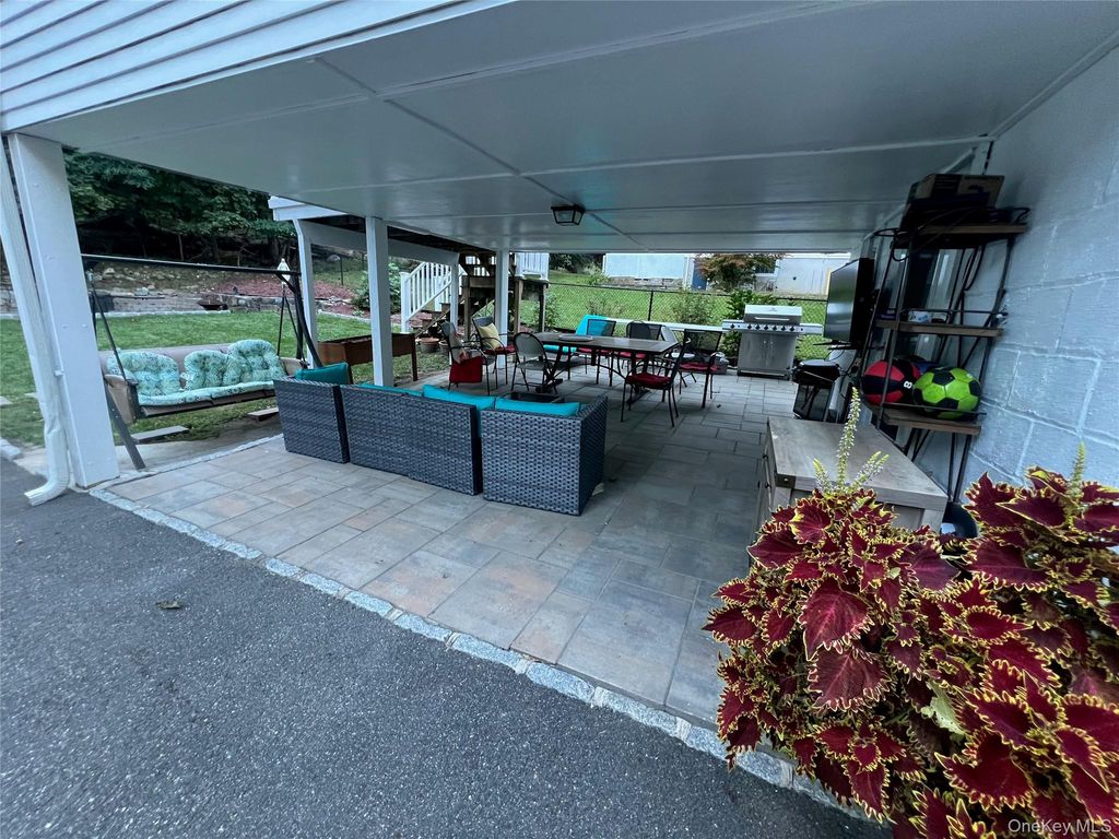 Photo of 168 W Hartsdale Avenue, Hartsdale, NY 10530 (MLS # 913991)