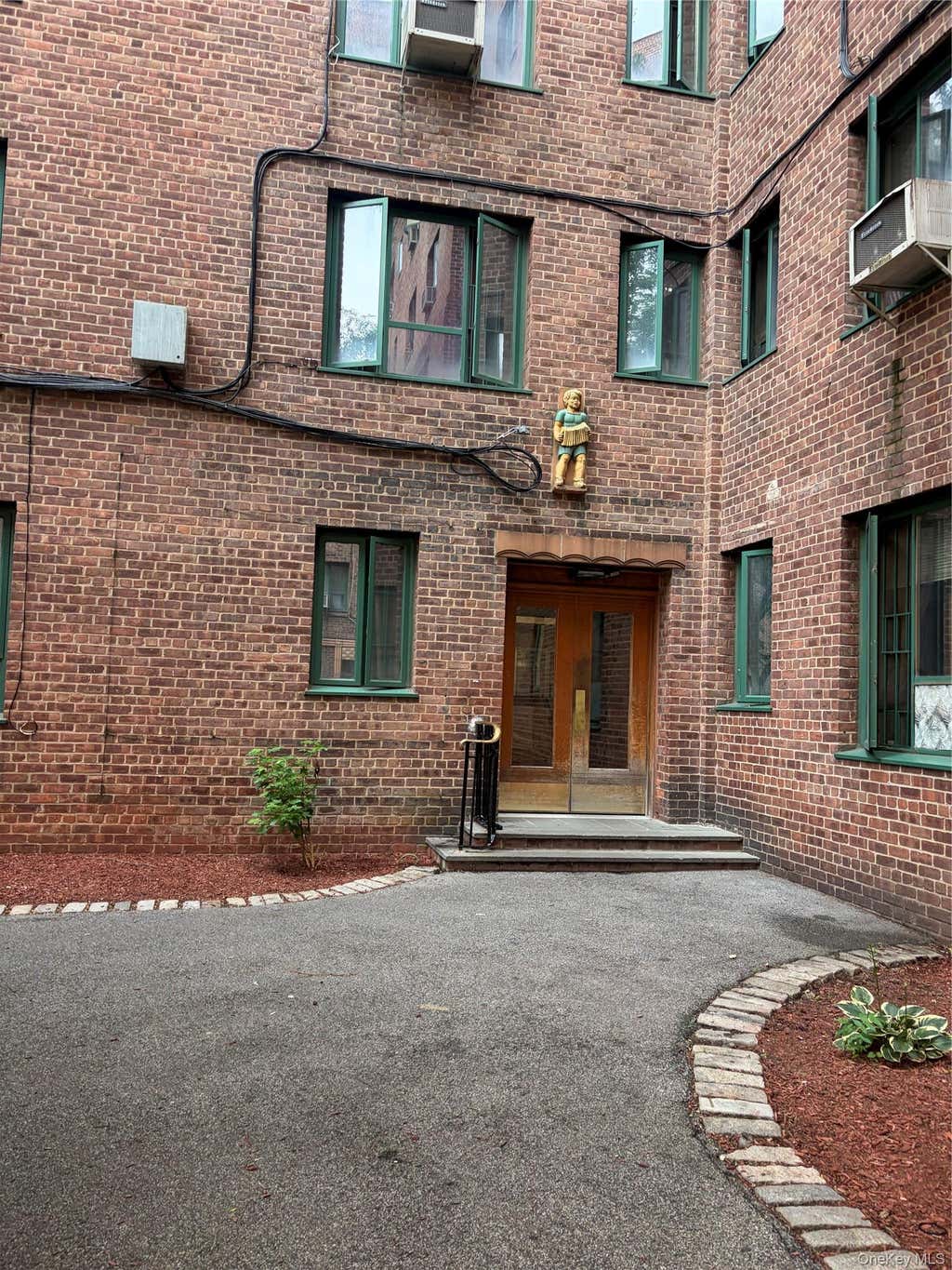 Photo of 1501 Metropolitan Avenue #10D, Bronx, NY 10462 (MLS # 1038804)