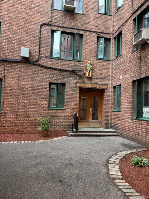 Condo For Sale - 1501 Metropolitan Avenue #10D<br/> Bronx, NY 10462