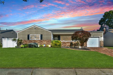 Photo of 576 Western Park Drive, West Hempstead, NY 11552 (MLS # 926139)