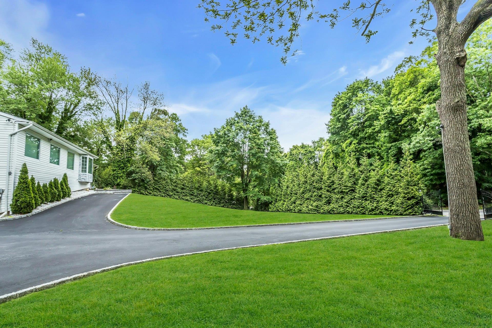 70 Bagatelle Road, Melville, New York image 3