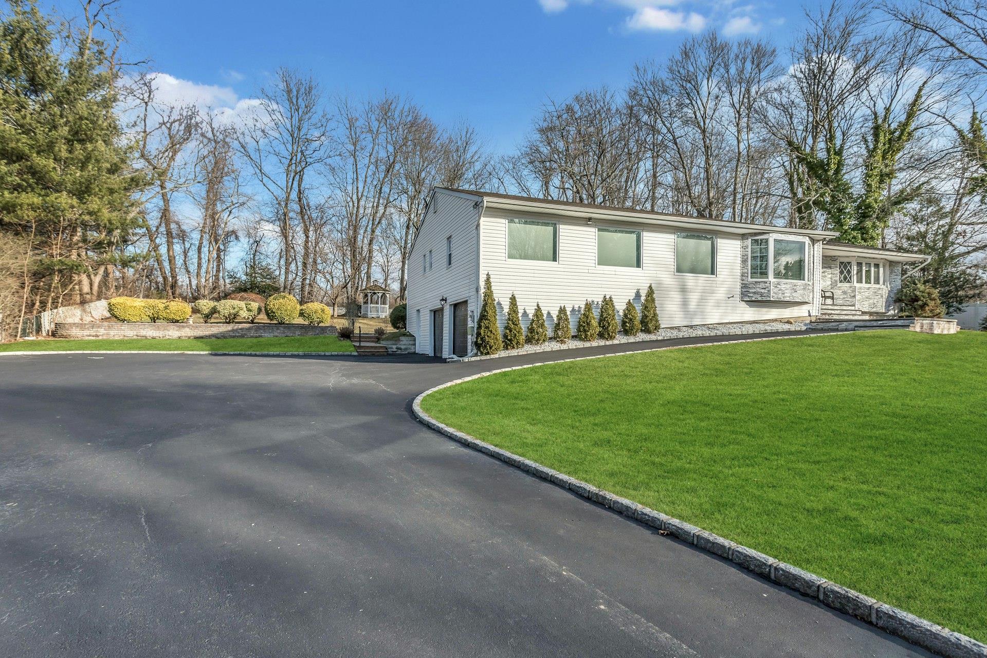 70 Bagatelle Road, Melville, New York image 1