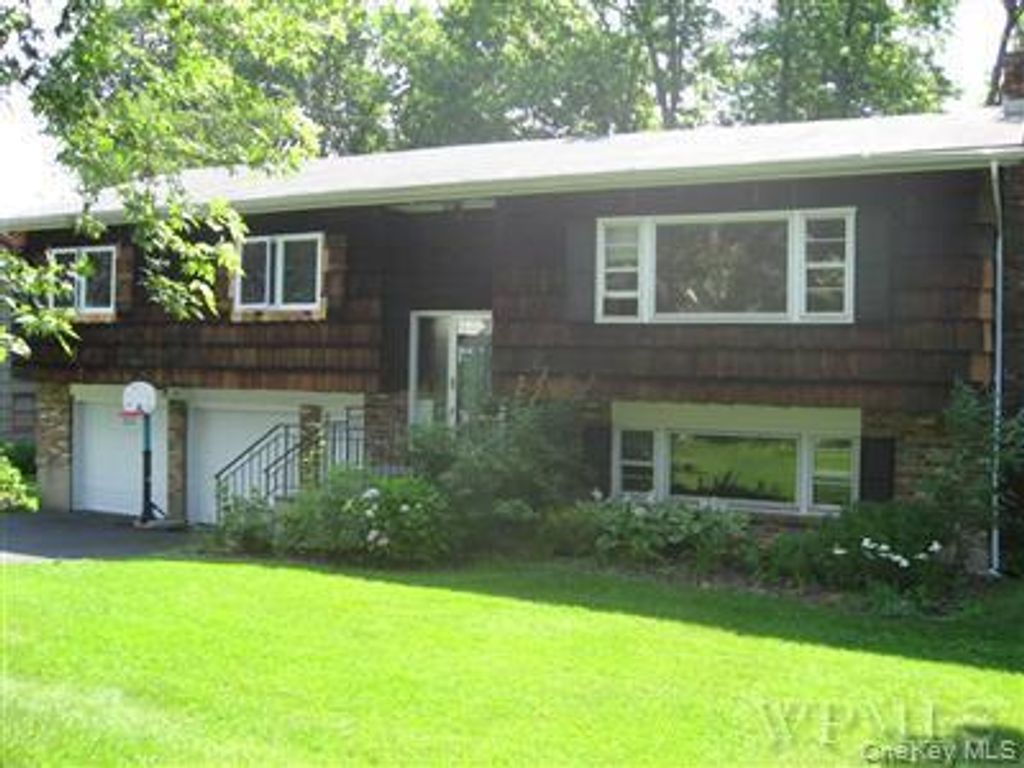 Photo of 6 Jason Lane, Mamaroneck, NY 10543 (MLS # 968165)